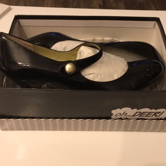 Oh Deer! Patent Leather Heels. - Picture 3 of 5